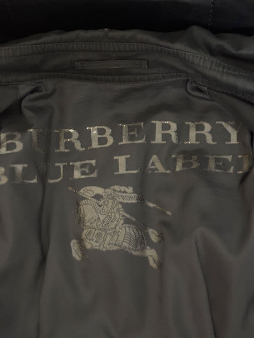 ブラックトレンチコート