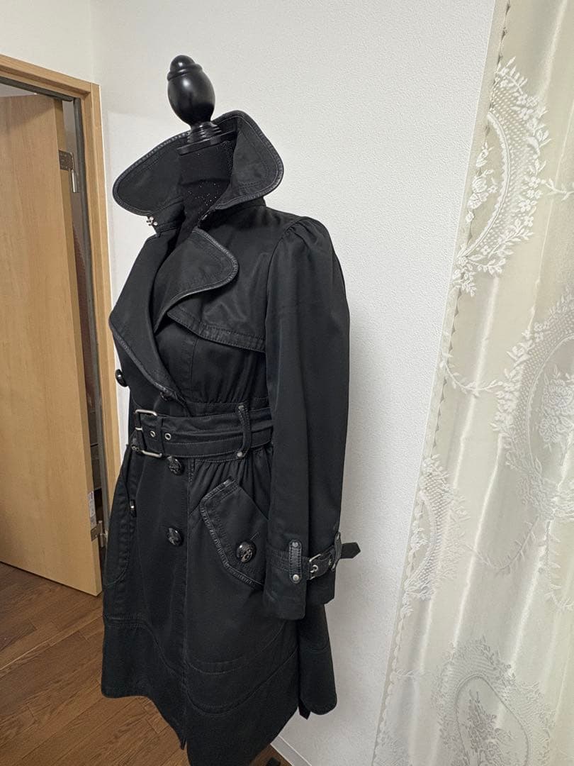 ブラックトレンチコート