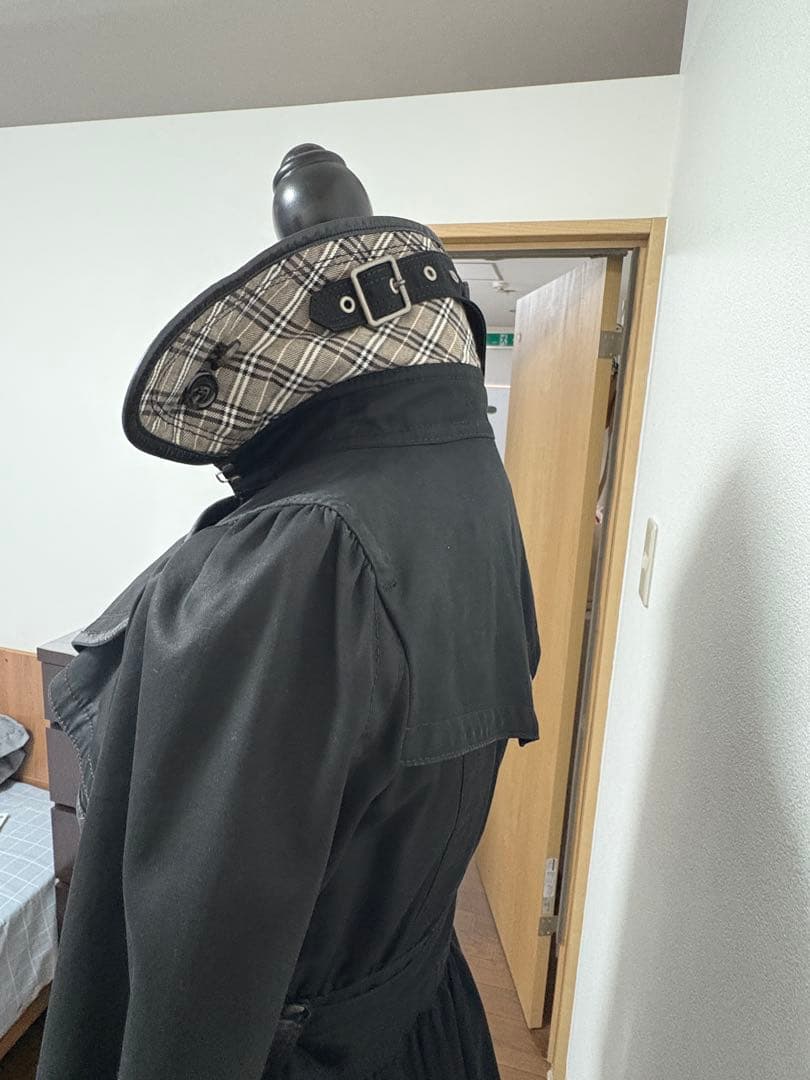 ブラックトレンチコート