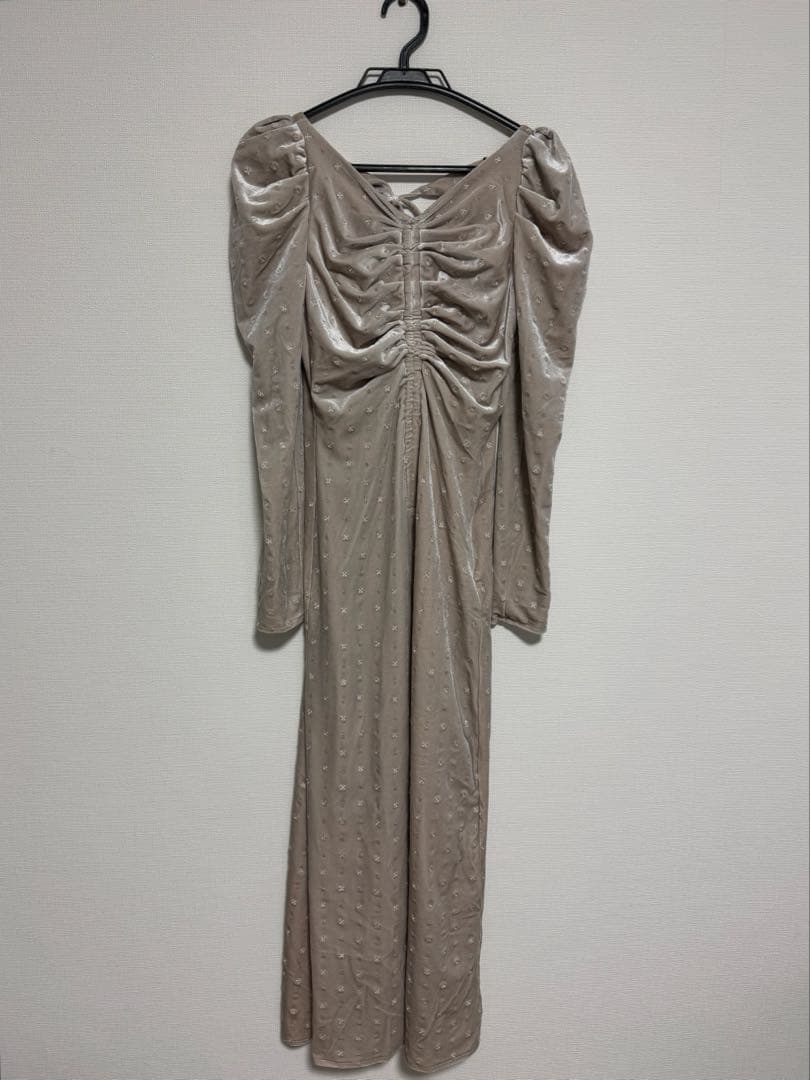 美品スナイデル　SNIDEL ベロア刺繍ワンピース　ベージュ　サイズ0 Sサイズ