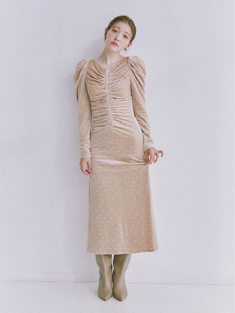 美品スナイデル　SNIDEL ベロア刺繍ワンピース　ベージュ　サイズ0 Sサイズ