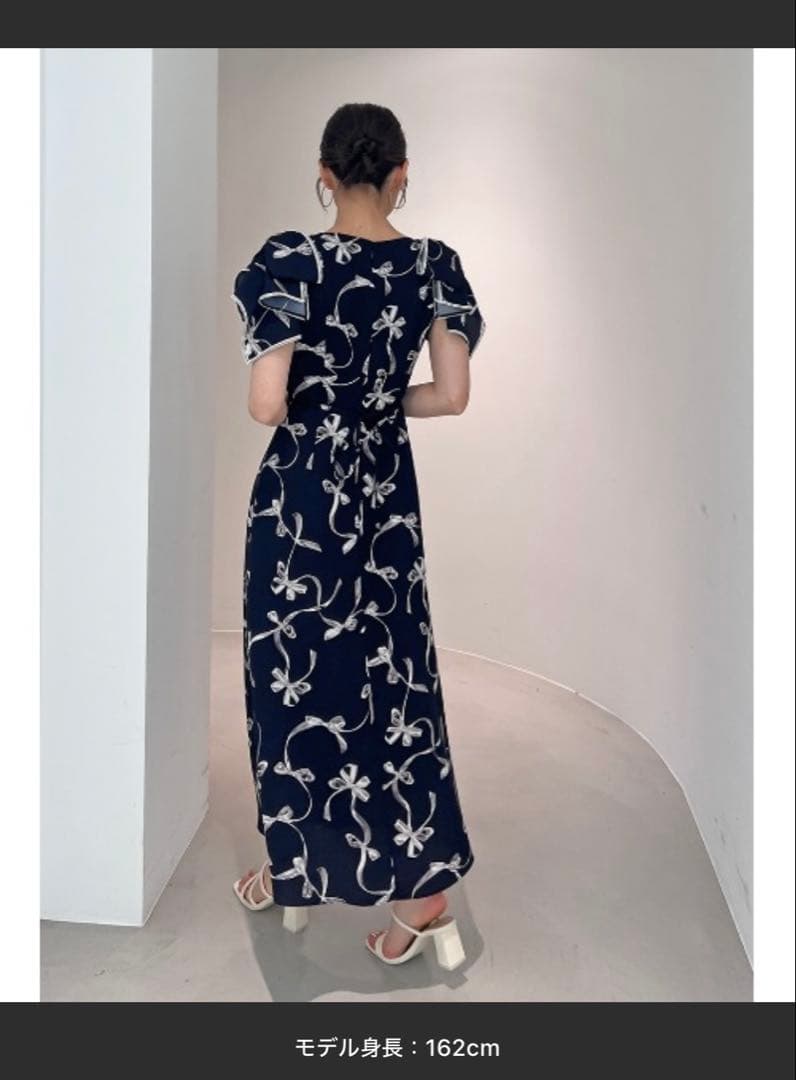 正規品　新品未使用タグ付き！SNIDEL リボンプリント ワンピース　スナイデル