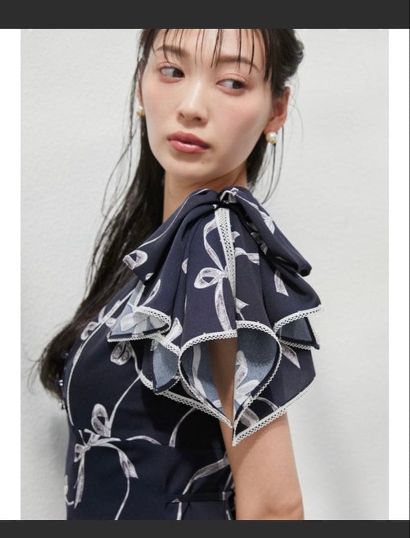 正規品　新品未使用タグ付き！SNIDEL リボンプリント ワンピース　スナイデル