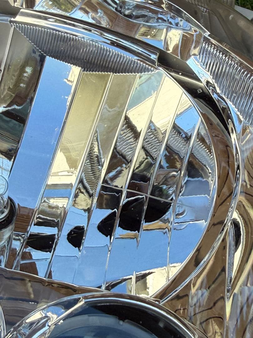 あ*★様 トヨタ 200系ハイエース純正LEDヘッドライト（右）