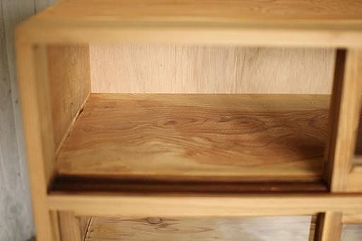 古い木枠のガラス戸棚　引き出し2杯