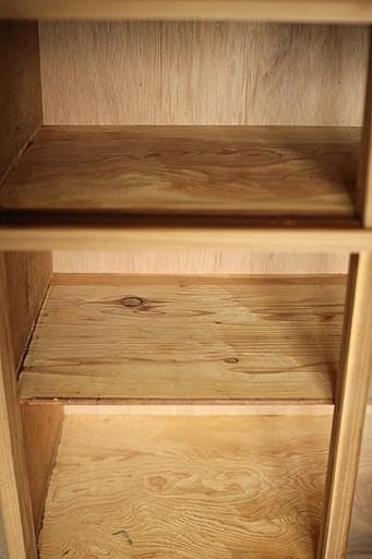 古い木枠のガラス戸棚　引き出し2杯