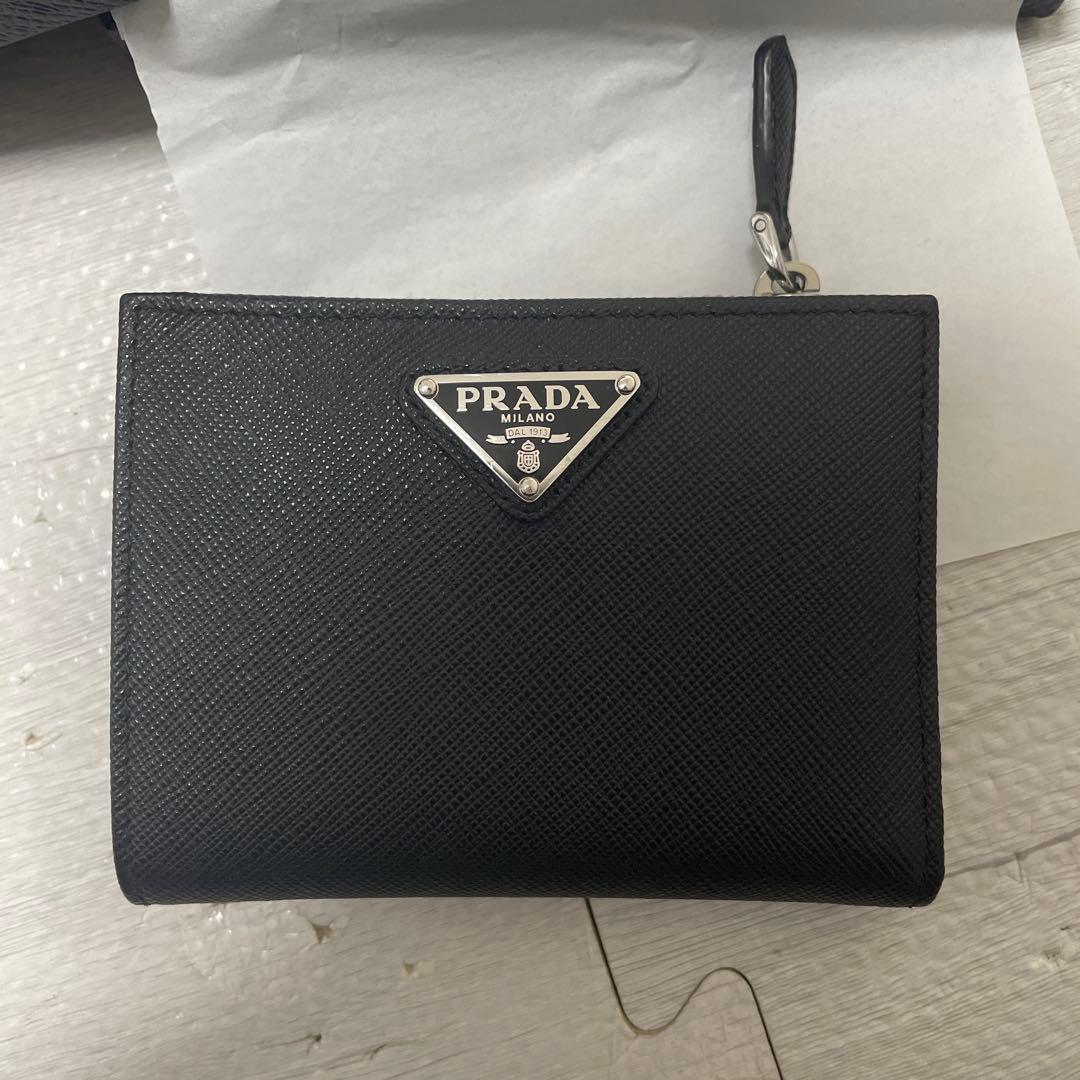 PRADA プラダ　二つ折り財布 レザー製