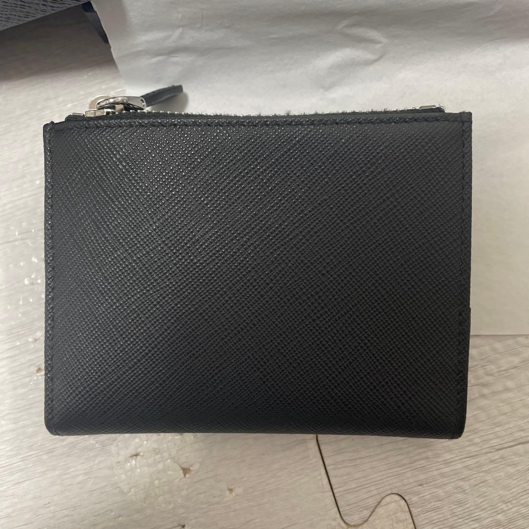 PRADA プラダ　二つ折り財布 レザー製