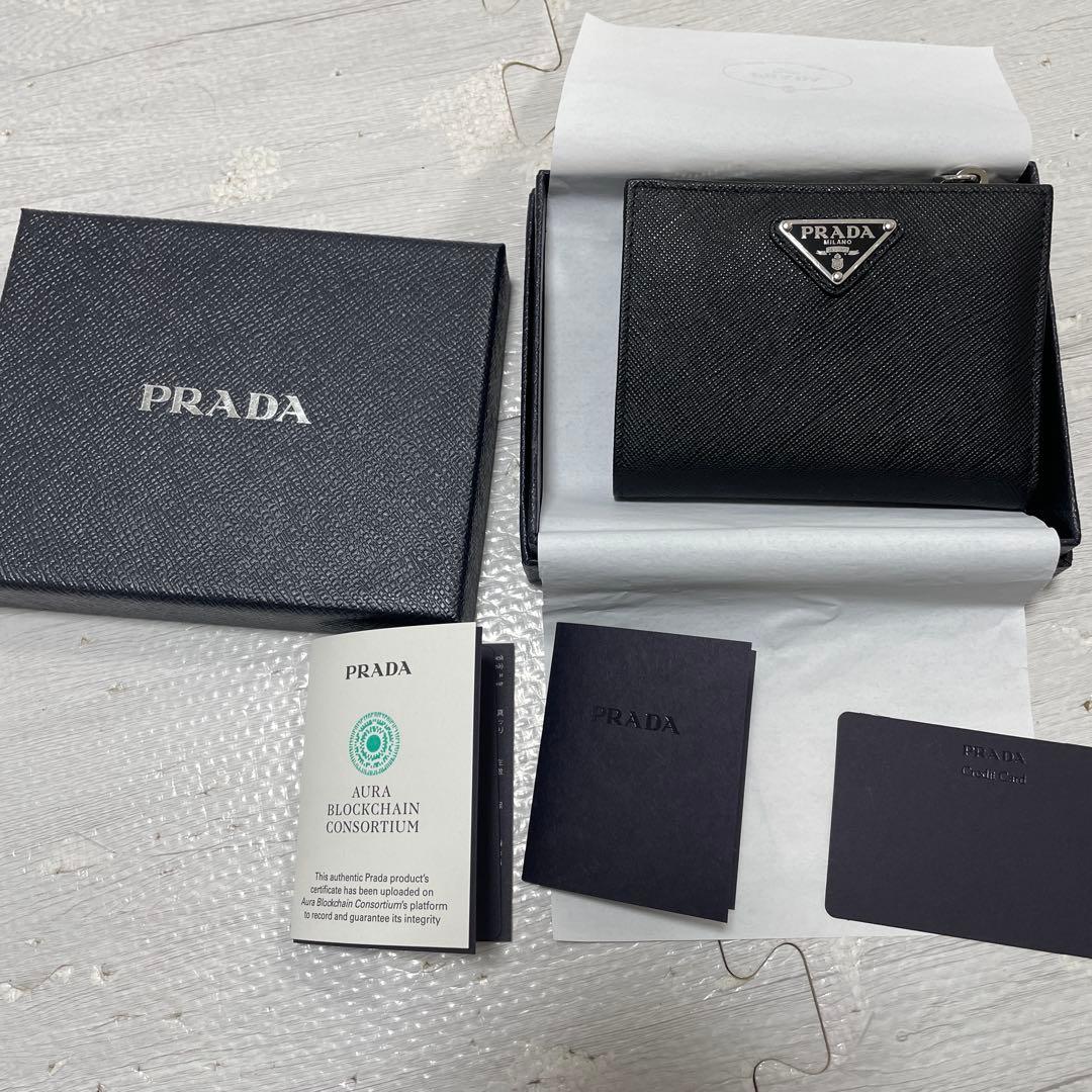 PRADA プラダ　二つ折り財布 レザー製