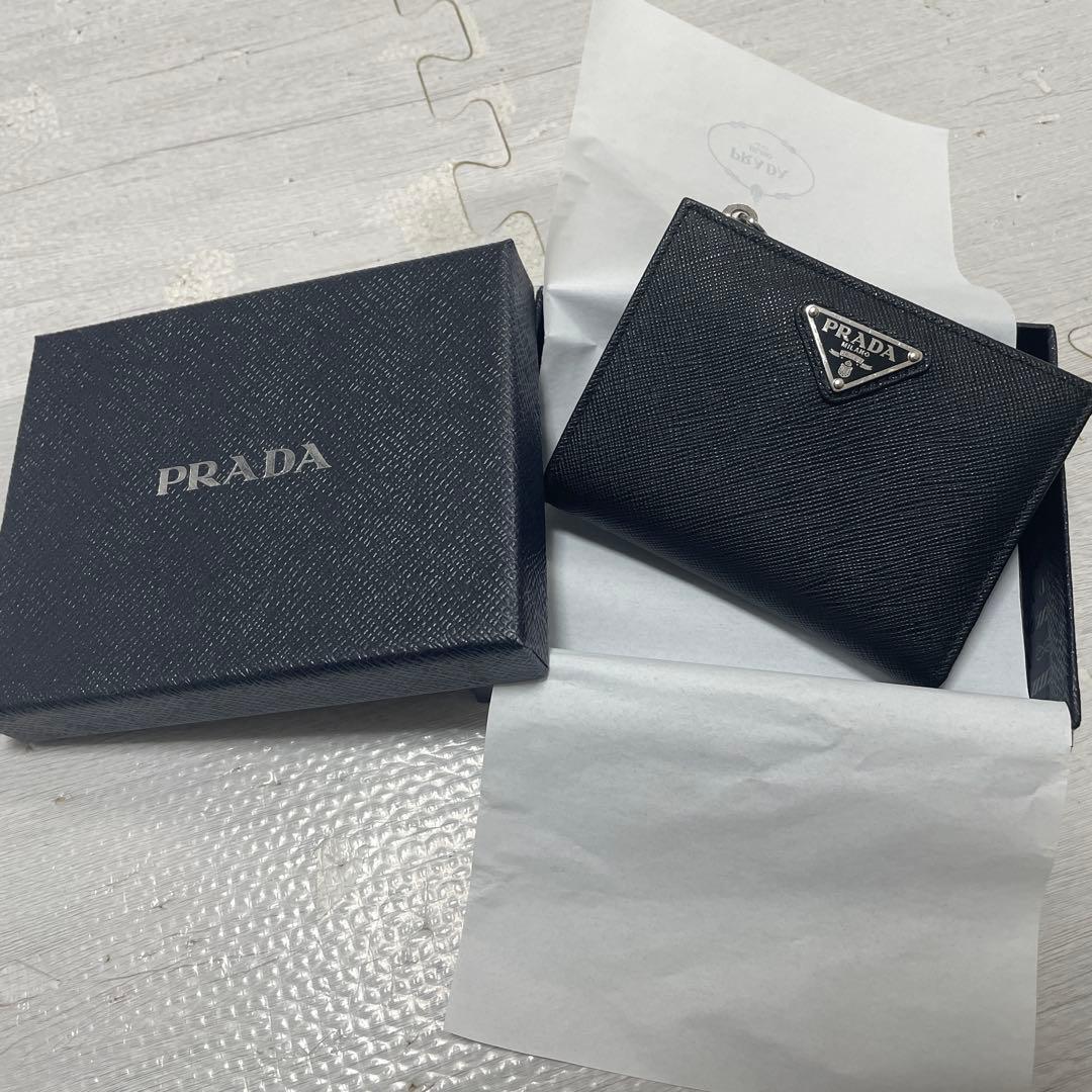 PRADA プラダ　二つ折り財布 レザー製
