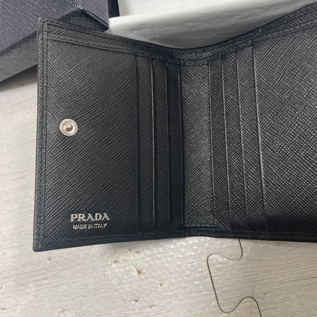 PRADA プラダ　二つ折り財布 レザー製
