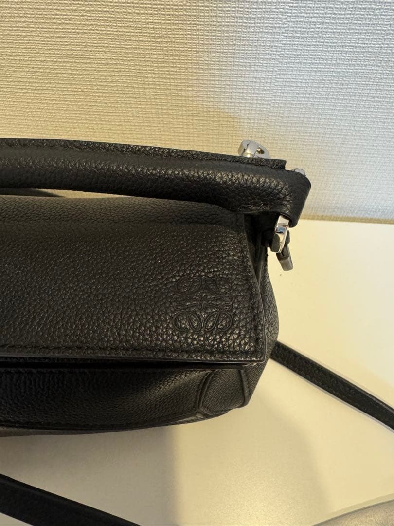 ロエベ ブラックレザーショルダーバッグ