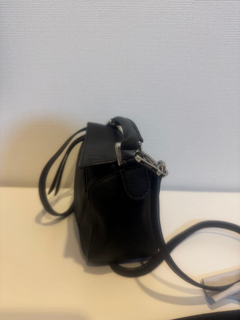 ロエベ ブラックレザーショルダーバッグ