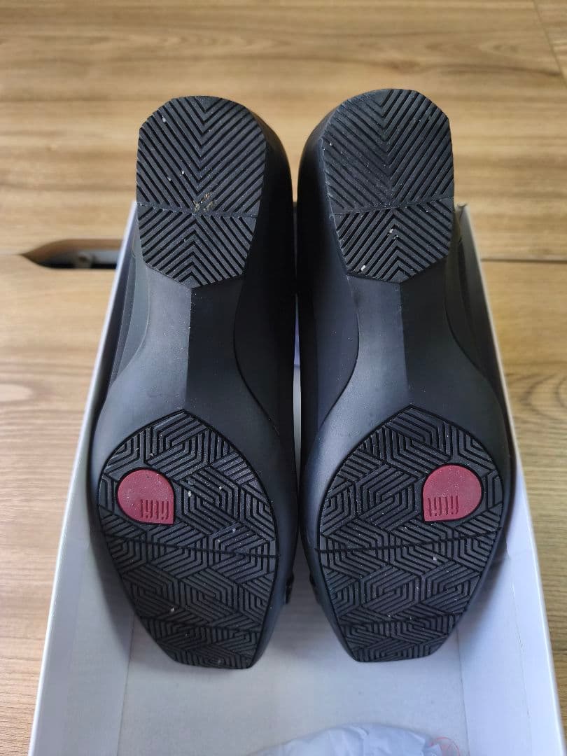 値下げ中/fitfit フラットシューズ 黒 ビジュー付き