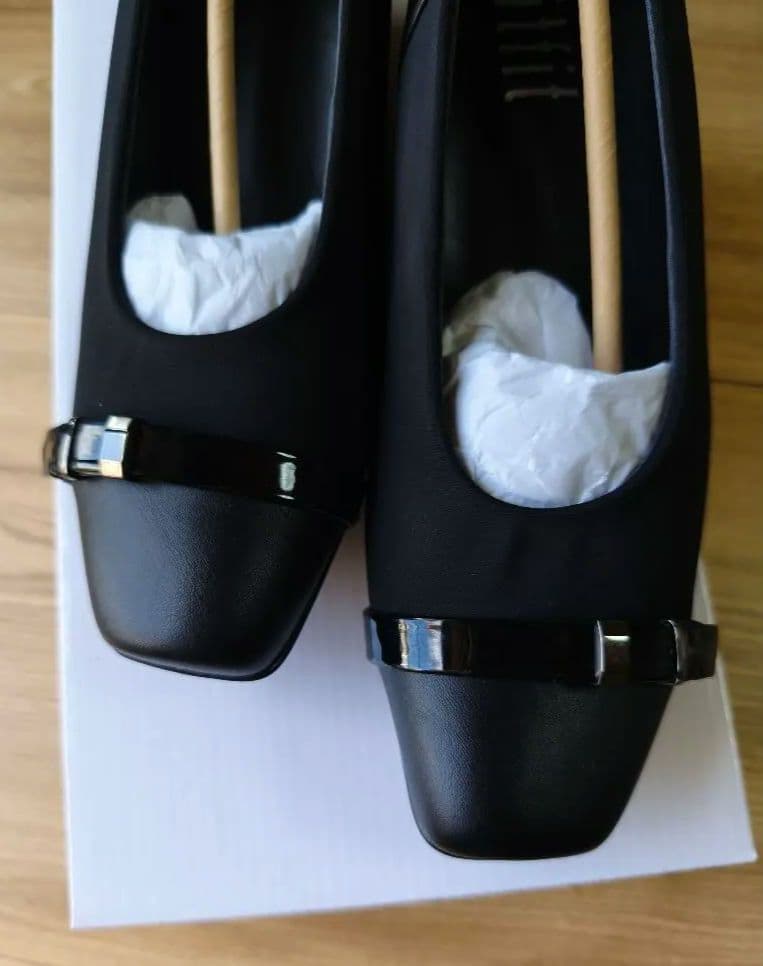 値下げ中/fitfit フラットシューズ 黒 ビジュー付き