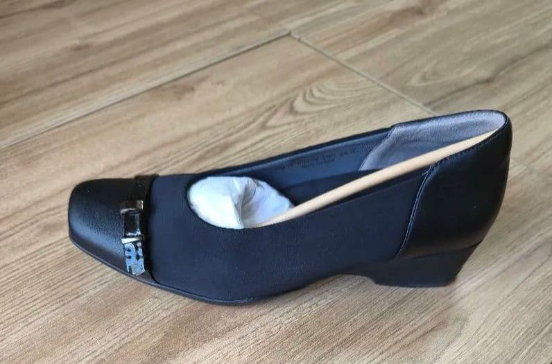 値下げ中/fitfit フラットシューズ 黒 ビジュー付き