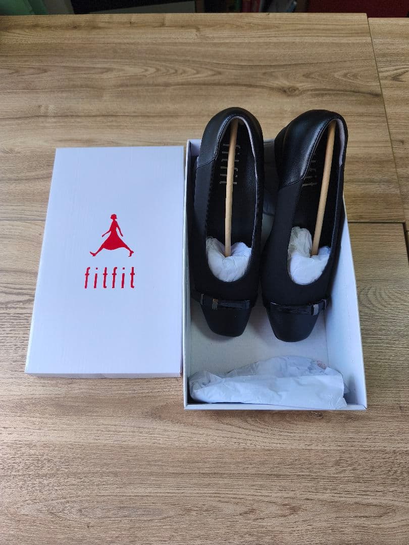 値下げ中/fitfit フラットシューズ 黒 ビジュー付き