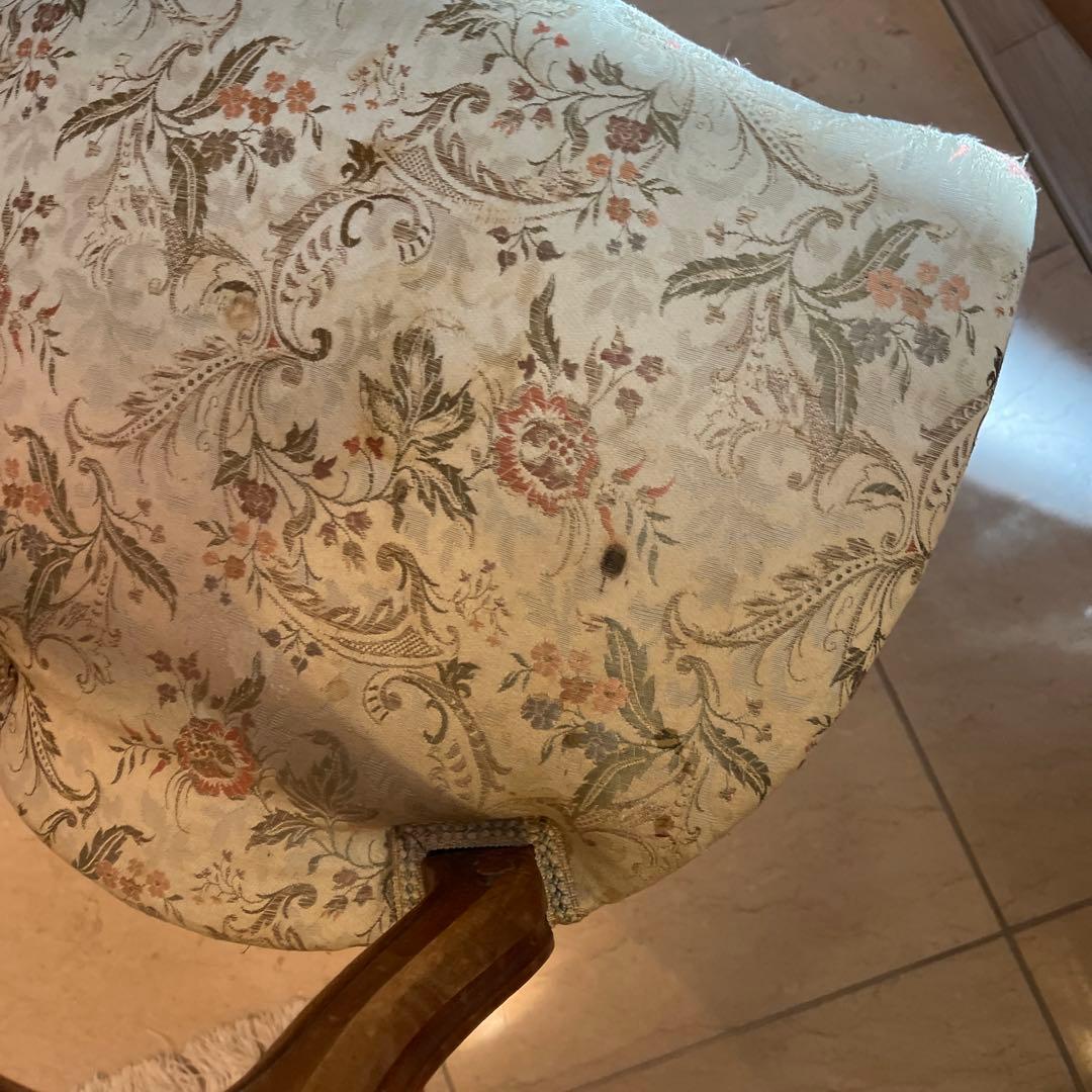 フレンチスタイル フランス製　木製椅子 花の彫刻付き