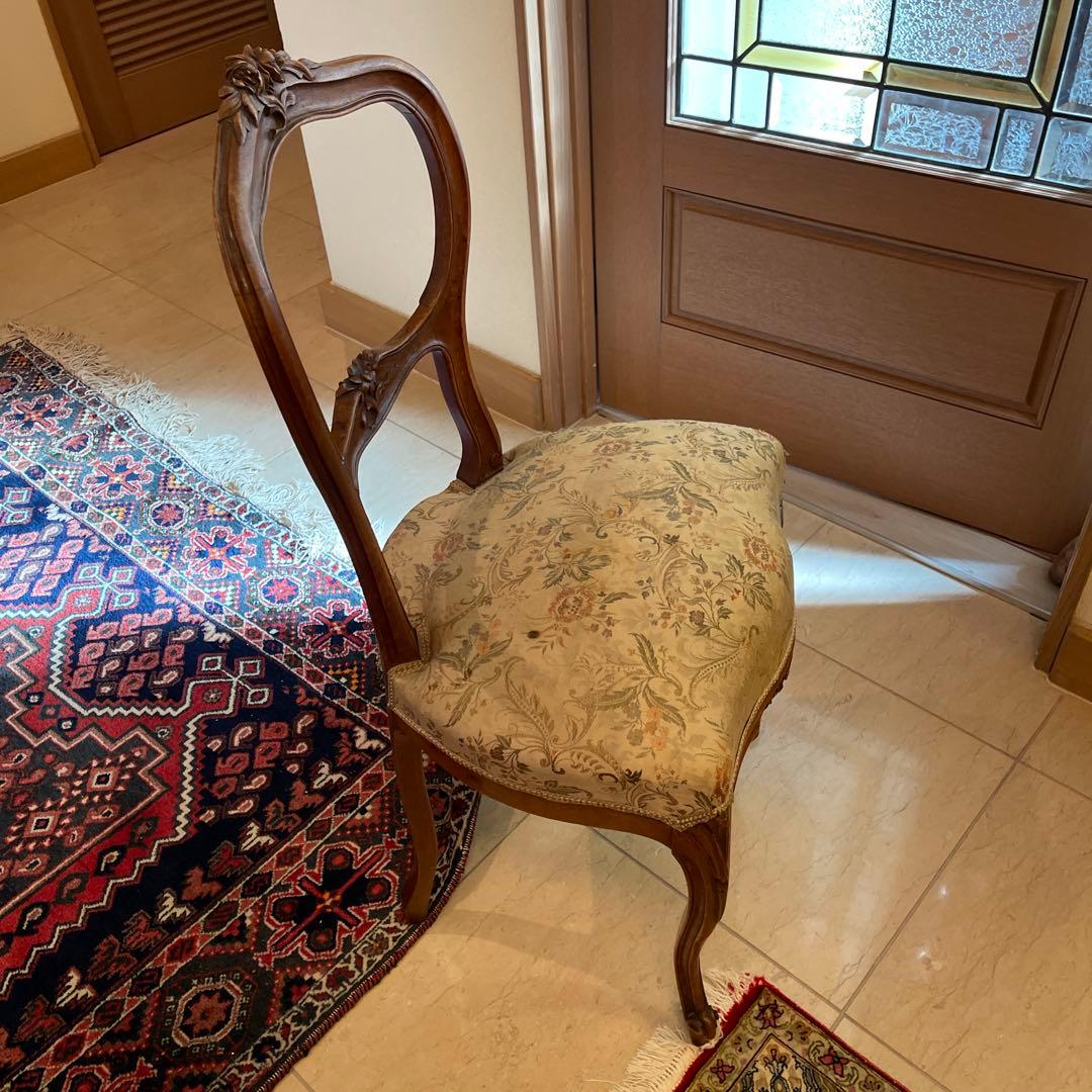 フレンチスタイル フランス製　木製椅子 花の彫刻付き