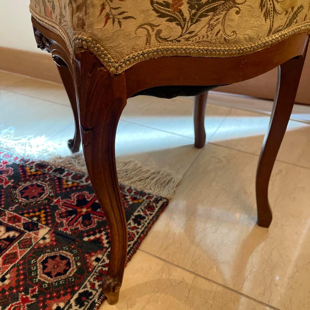 フレンチスタイル フランス製　木製椅子 花の彫刻付き