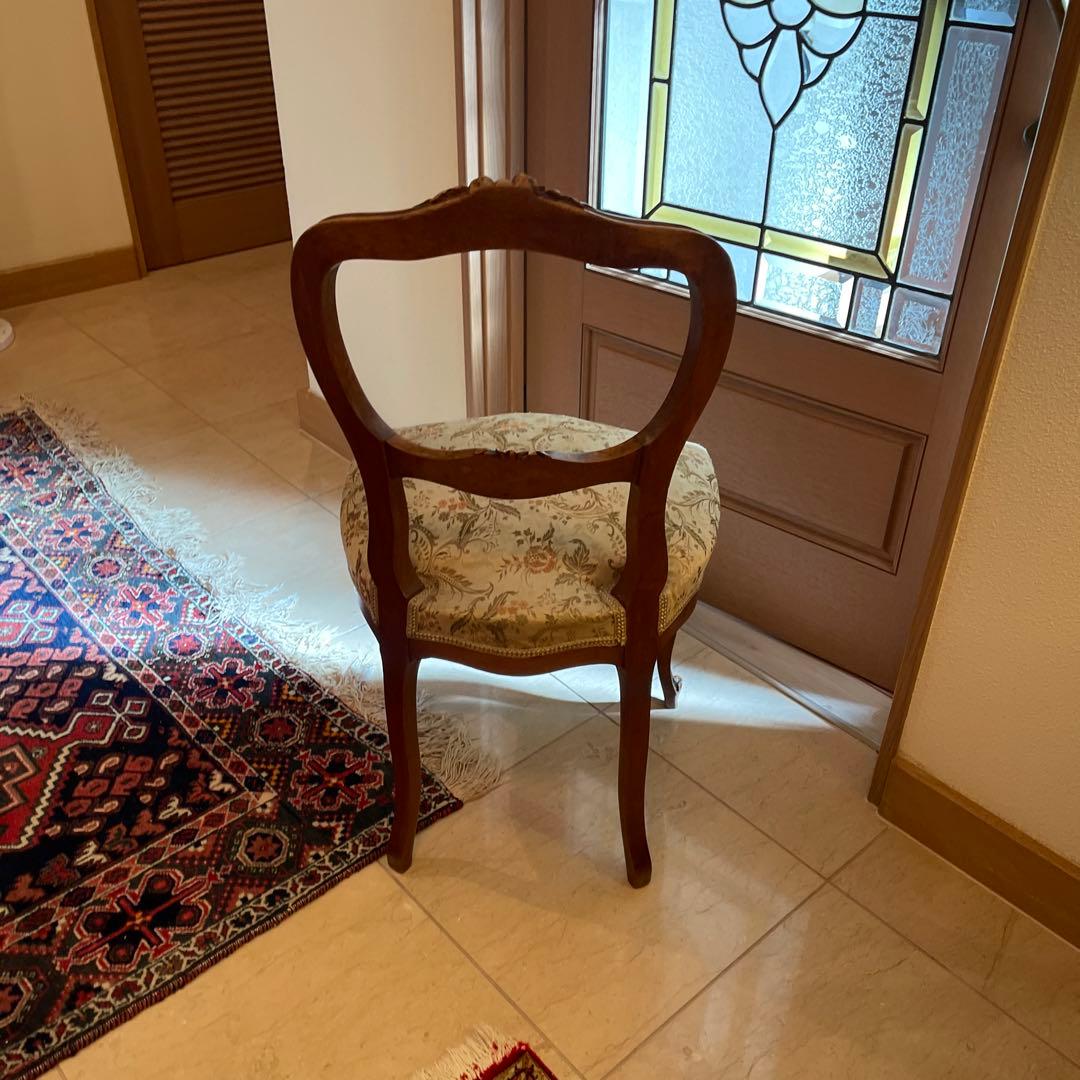 フレンチスタイル フランス製　木製椅子 花の彫刻付き