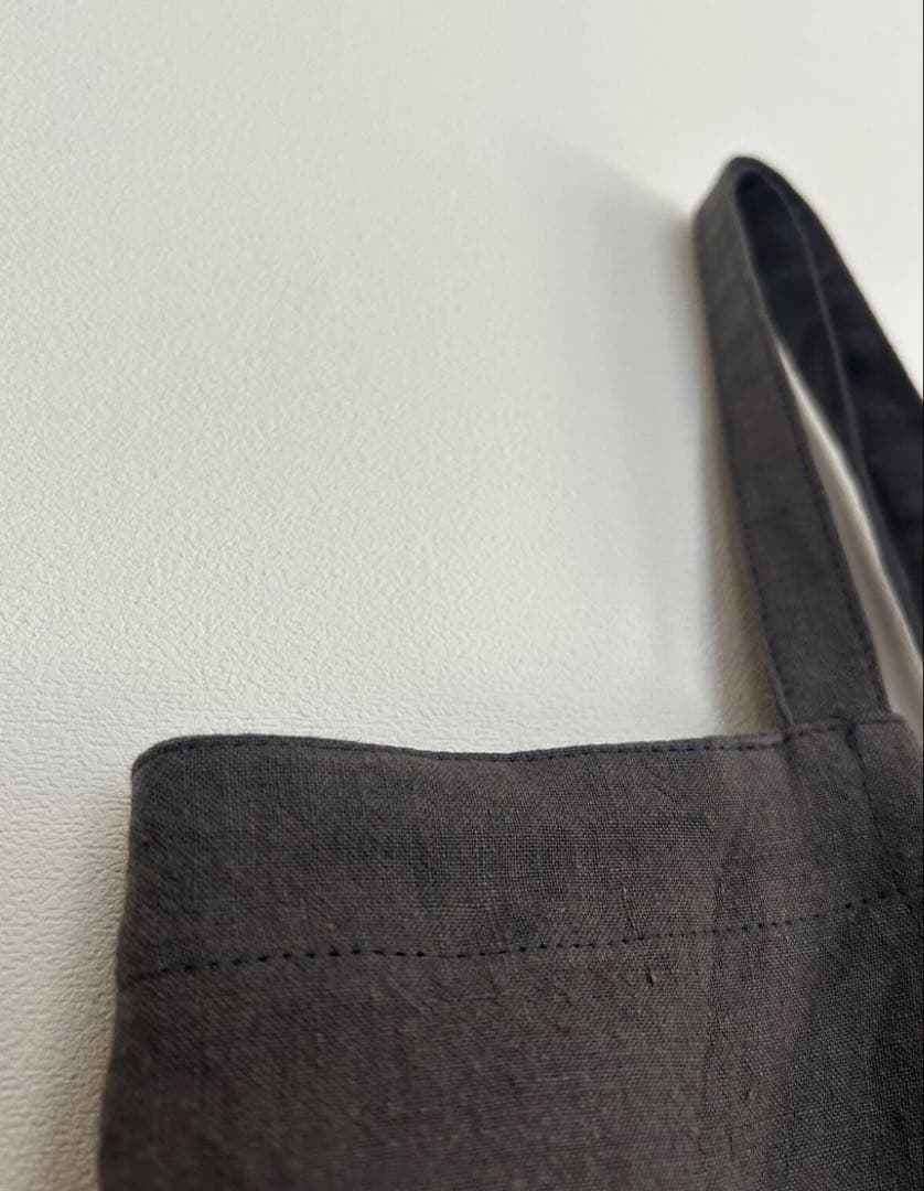 norikoページ 天日干しリネンエプロン 墨黒：ベージュ