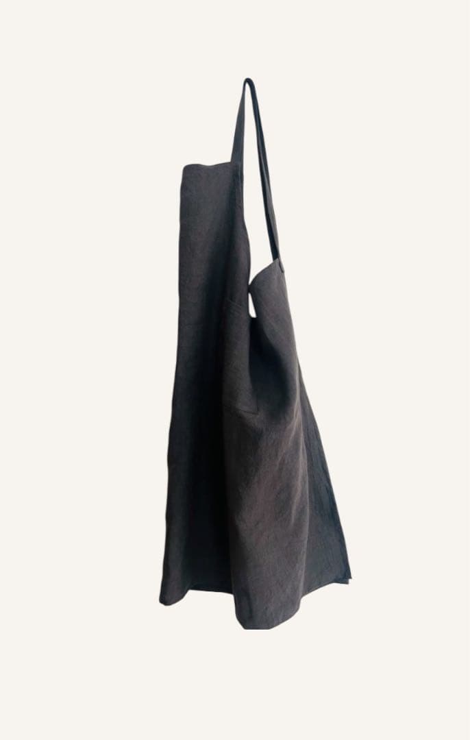 norikoページ 天日干しリネンエプロン 墨黒：ベージュ