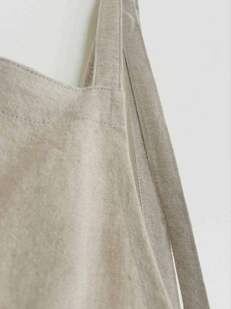 norikoページ 天日干しリネンエプロン 墨黒：ベージュ