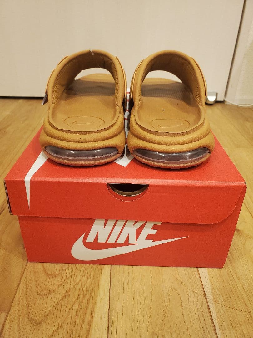 【送料込み】ナイキ エアモアアップテンポ スライド フラックス　26.0cm