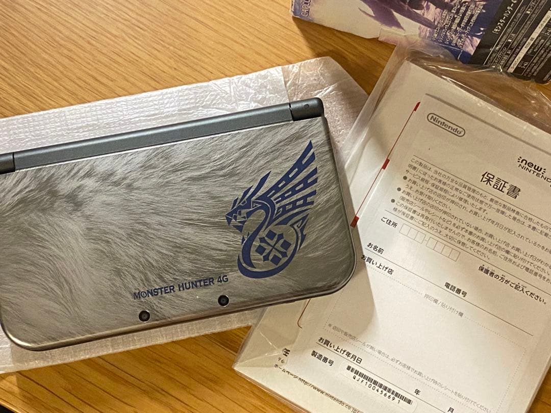 ヒ*ン様 CAPCOM モンスターハンター4G スペシャルパック NEW 3