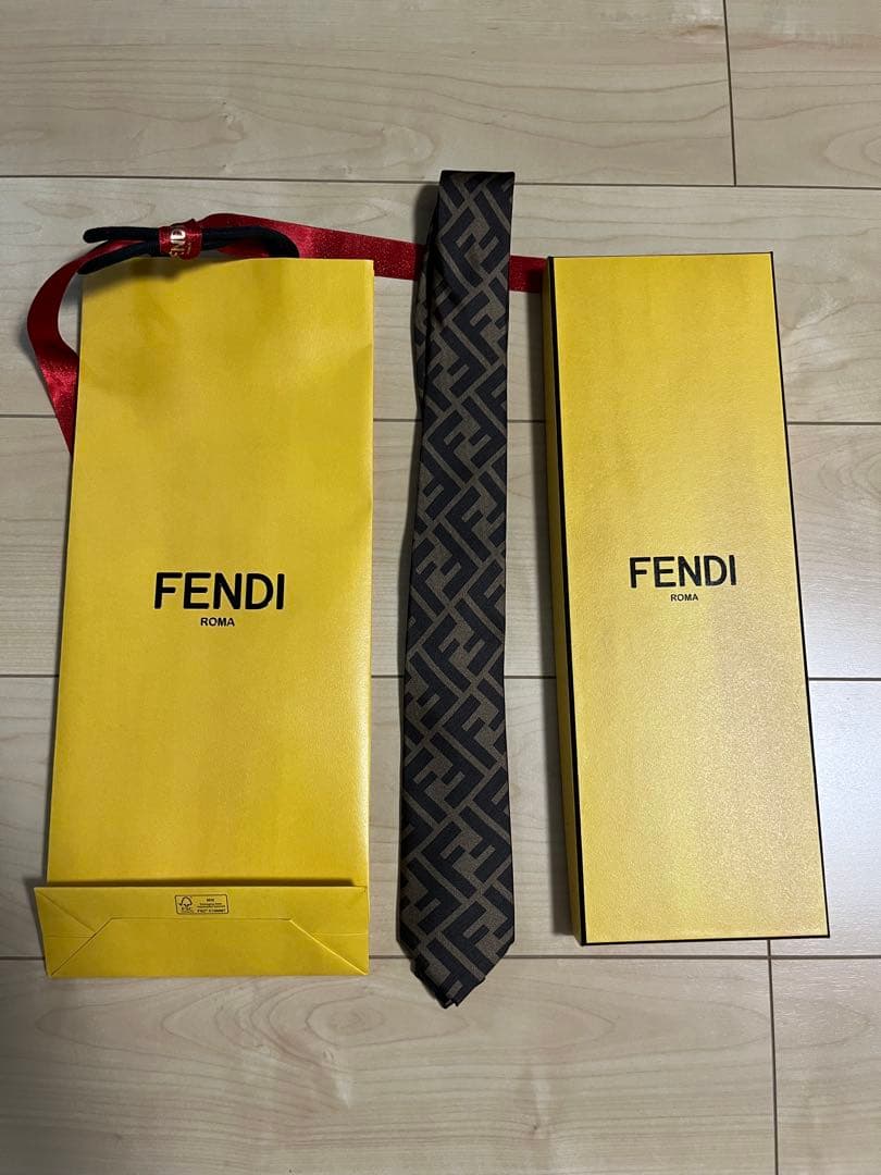 FENDI ロゴパターン ネクタイ 箱付き