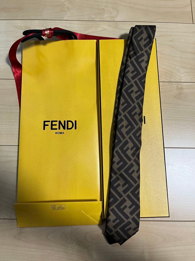 FENDI ロゴパターン ネクタイ 箱付き