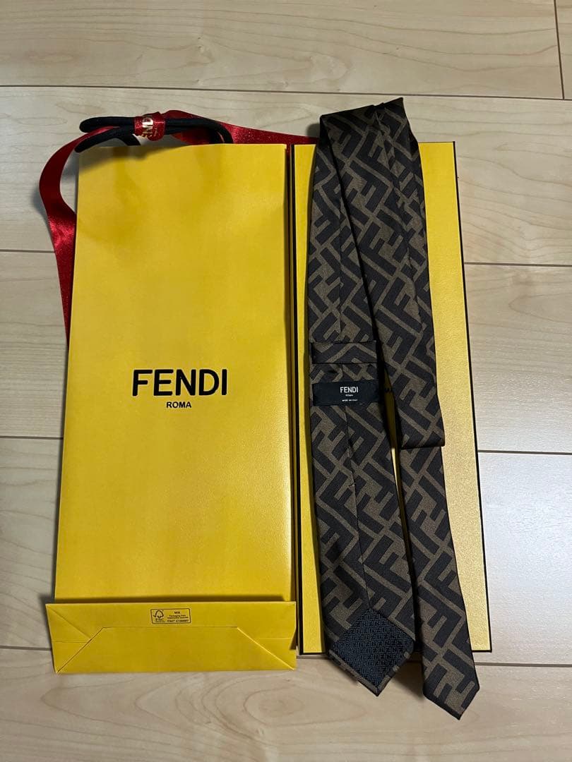 FENDI ロゴパターン ネクタイ 箱付き