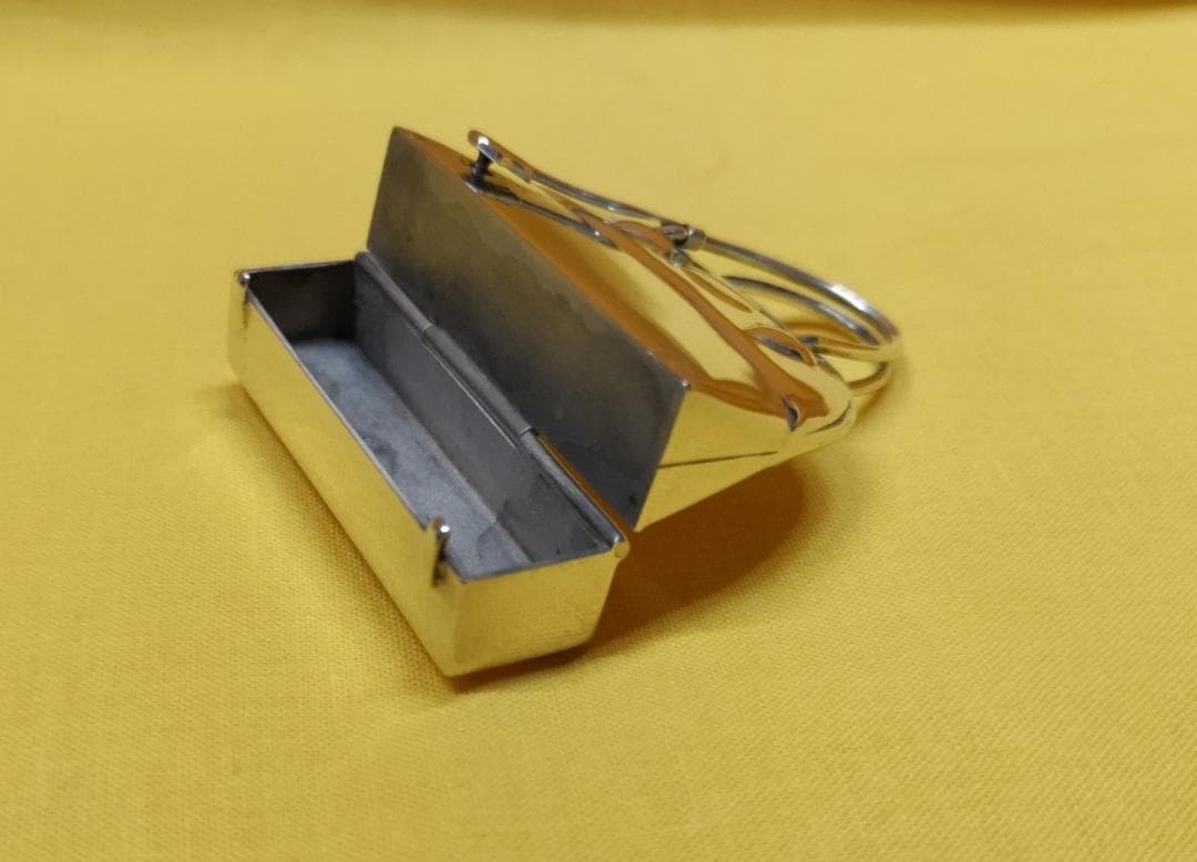 エルメスSV925　　ポリードバックモチーフ　ピルケース　袋リボン付