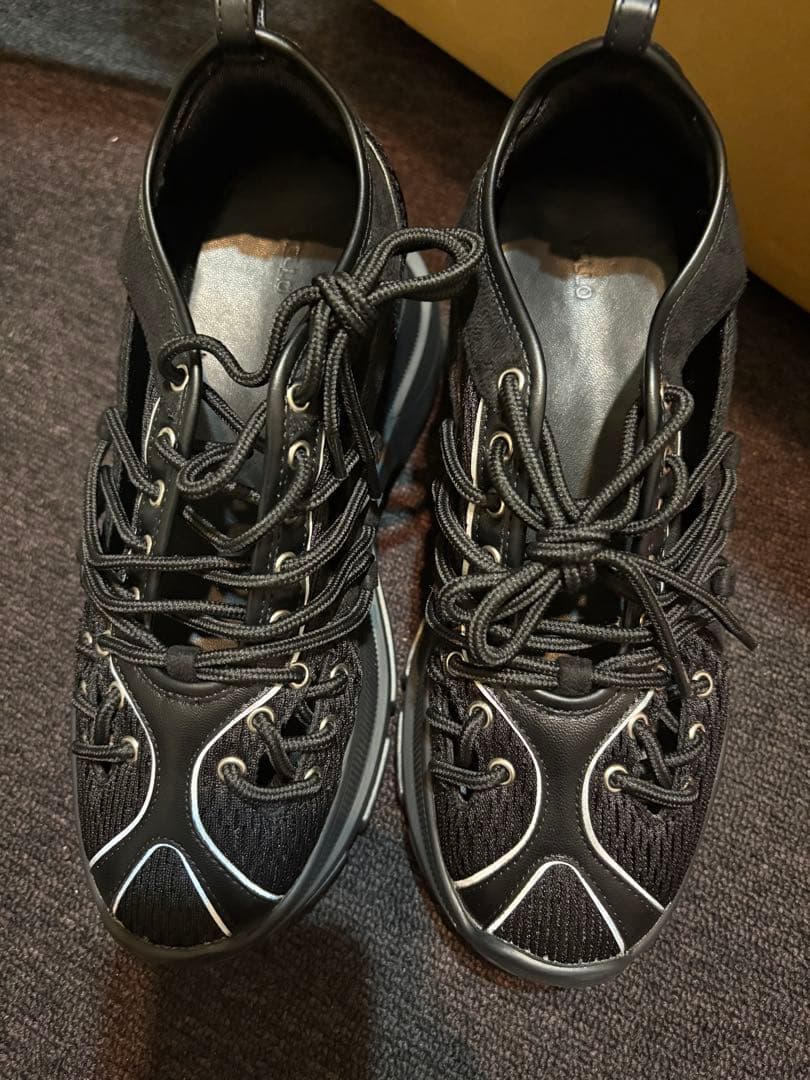 靴 yello Futura Mid Heel Sneakers