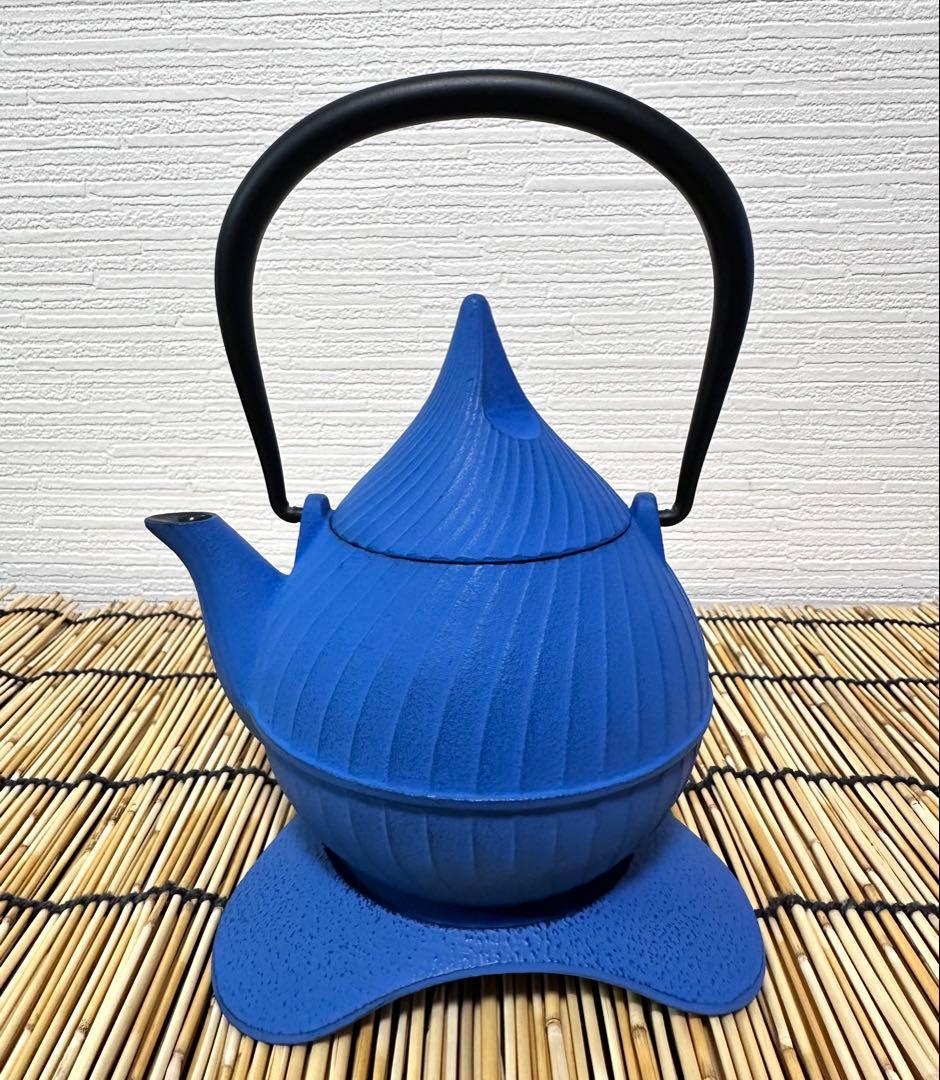 壱鋳堂造　中村義隆デザイン　ティーポット 蕾　０.４リットル　トリベット 雫