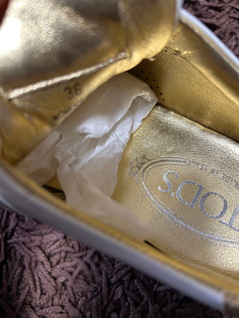TOD'S ホワイトレザー スニーカー リボン付き