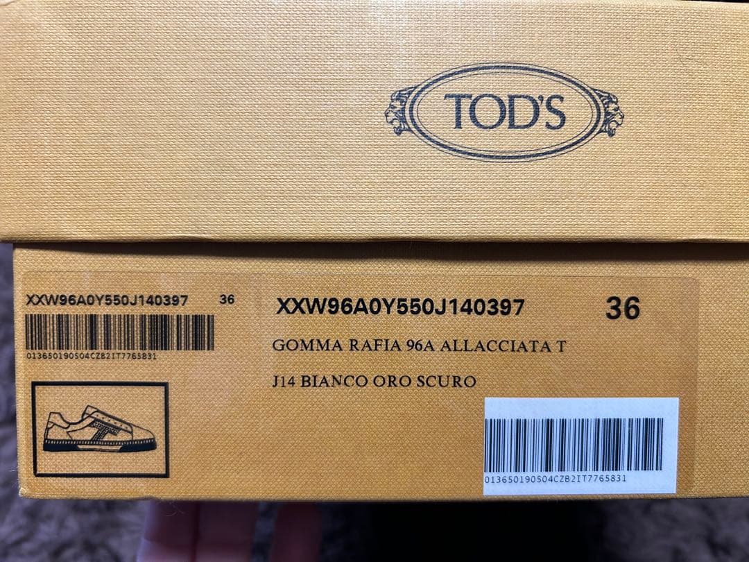 TOD'S ホワイトレザー スニーカー リボン付き