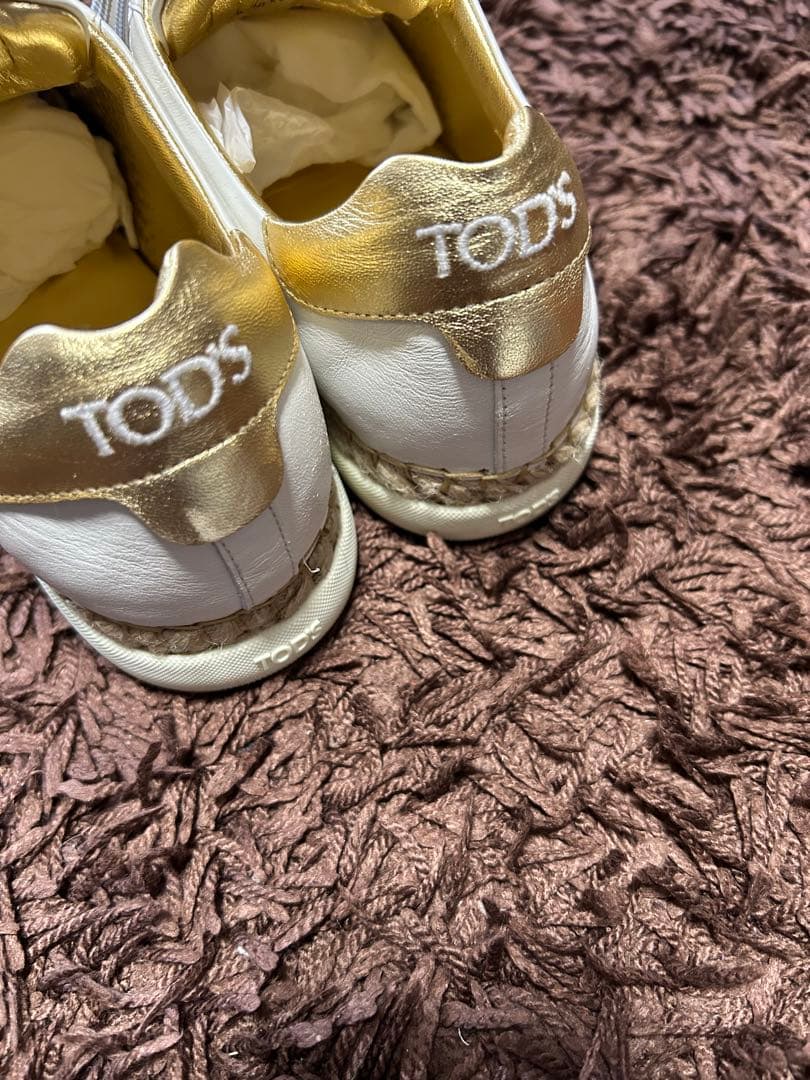TOD'S ホワイトレザー スニーカー リボン付き