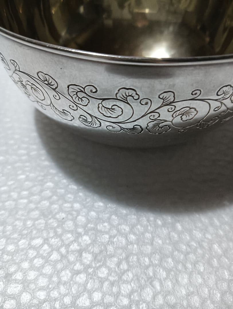 純銀製　李朝家紋入り茶椀