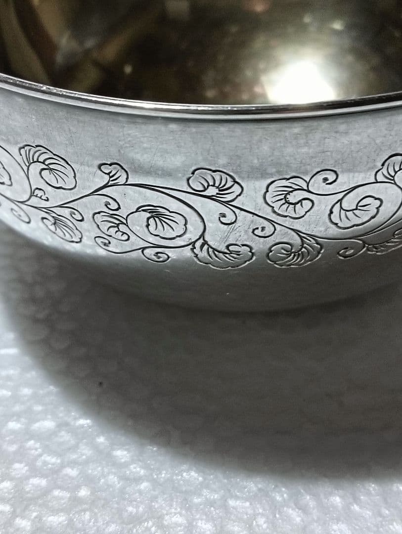 純銀製　李朝家紋入り茶椀