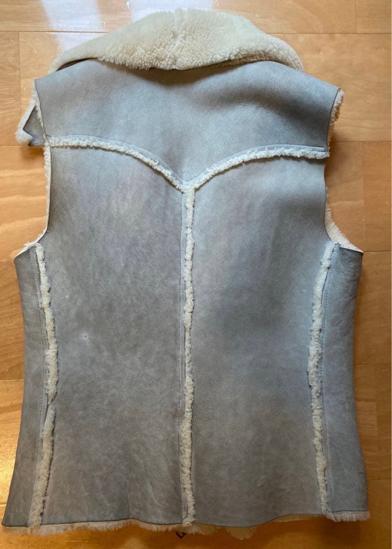 【ディーゼル】羊革リアルムートンベスト　M ライトグレー