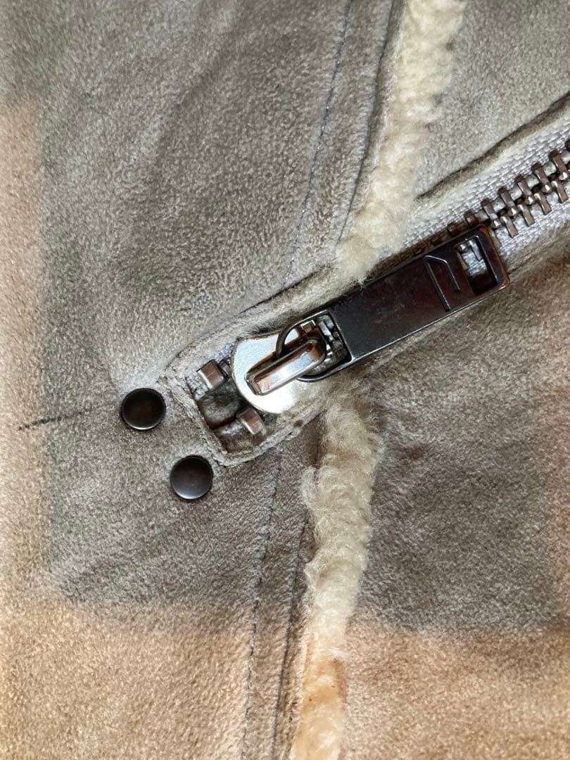 【ディーゼル】羊革リアルムートンベスト　M ライトグレー