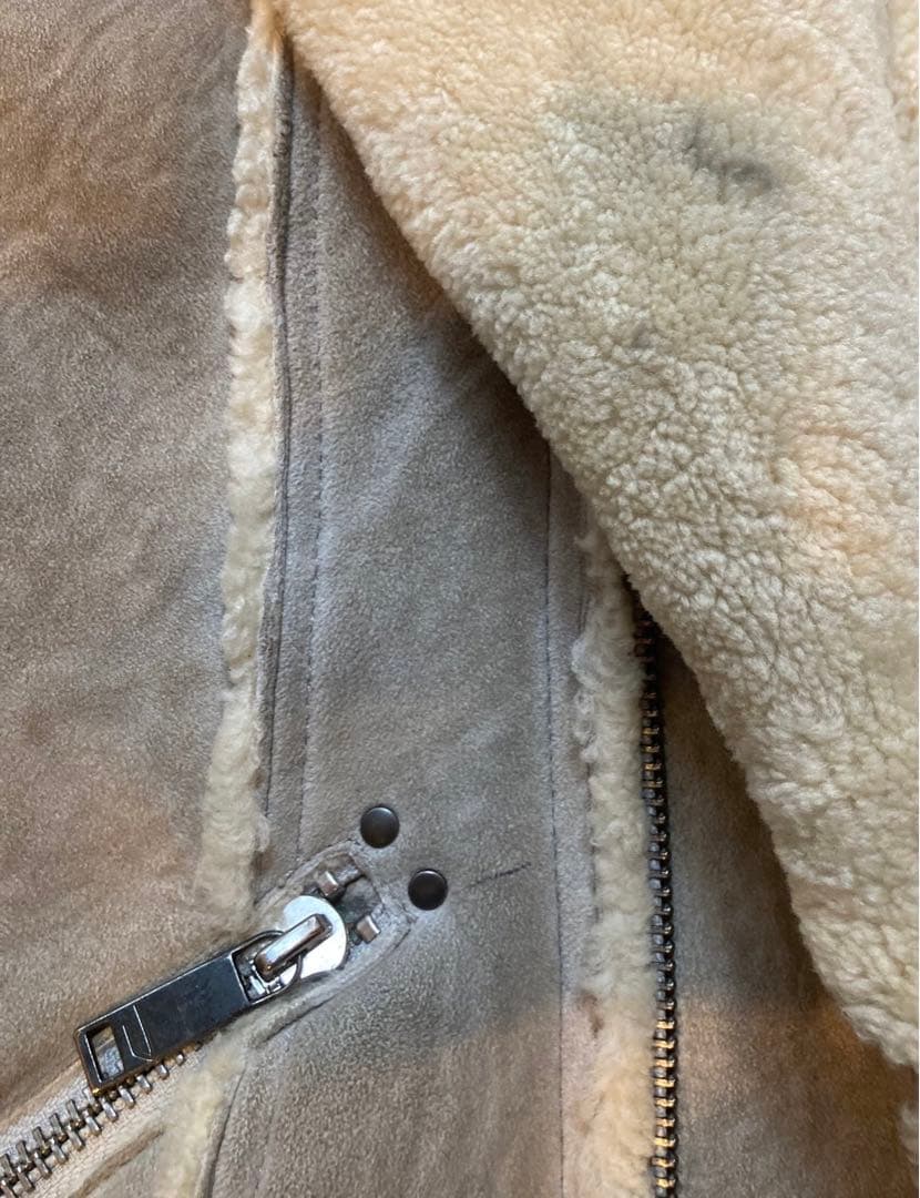 【ディーゼル】羊革リアルムートンベスト　M ライトグレー