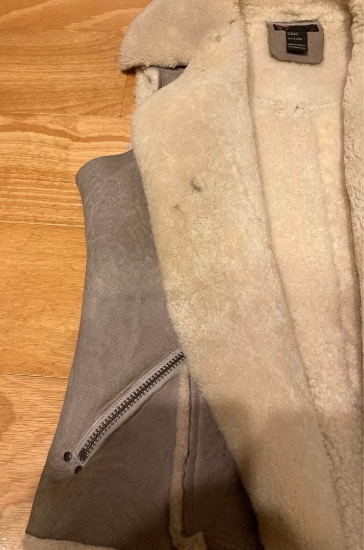 【ディーゼル】羊革リアルムートンベスト　M ライトグレー