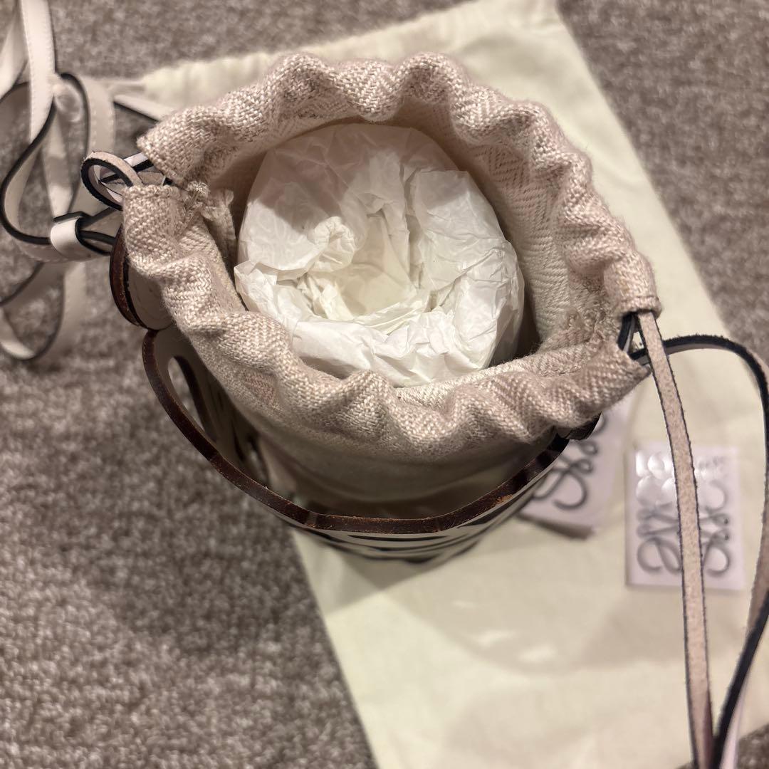 LOEWE ホワイト ショルダーバッグ