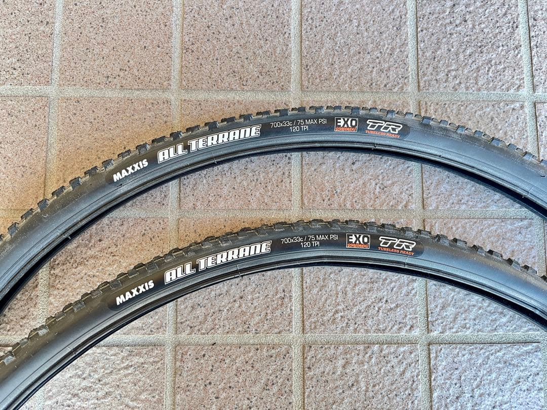 未使用品MAXXIS ALL TERRANE 33C 2本 チューブレスレディ