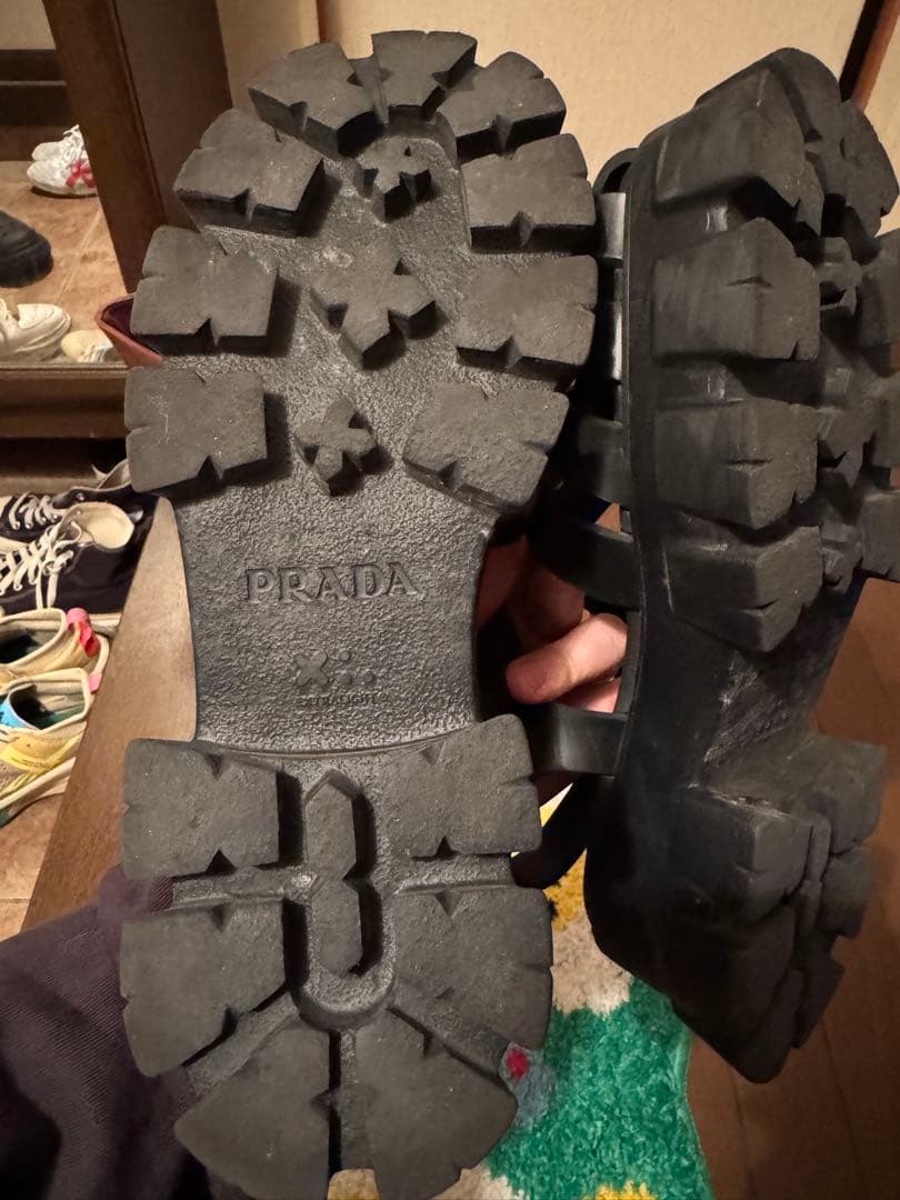 舞　PRADA モノリス　サンダル