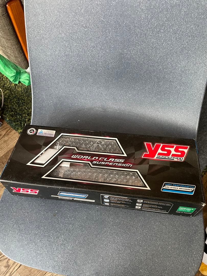 ヤマハSR400 リヤサスペンション　YSS 未使用品