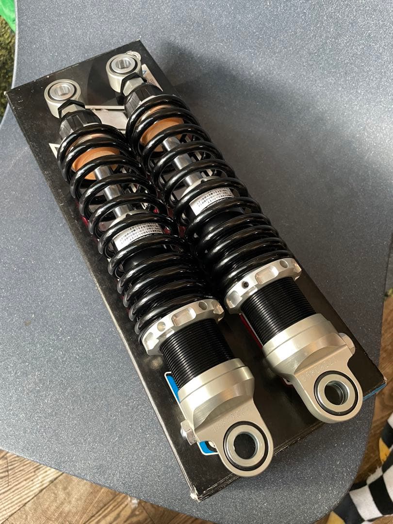 ヤマハSR400 リヤサスペンション　YSS 未使用品